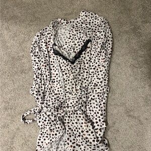 Nine West White Satin-Look Leopard Print Robe with Neutral Spots